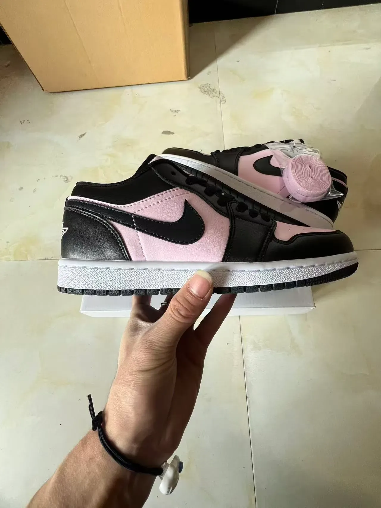 Zapatillas lifestyle Nike Air Jordan 1 negro rosa 7