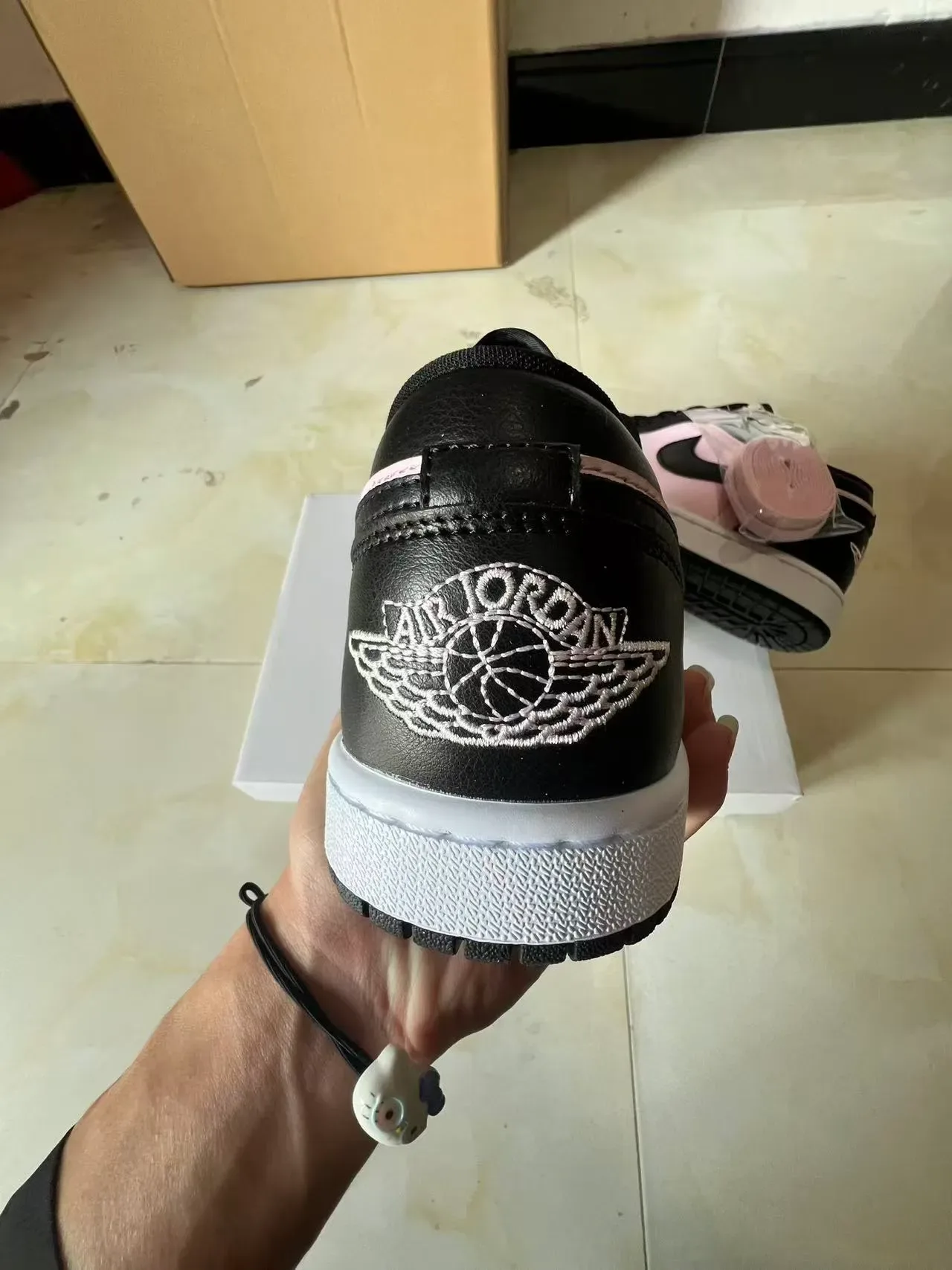 Zapatillas lifestyle Nike Air Jordan 1 negro rosa 8