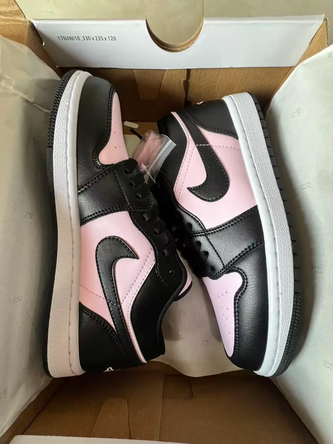 Zapatillas lifestyle Nike Air Jordan 1 negro rosa 9