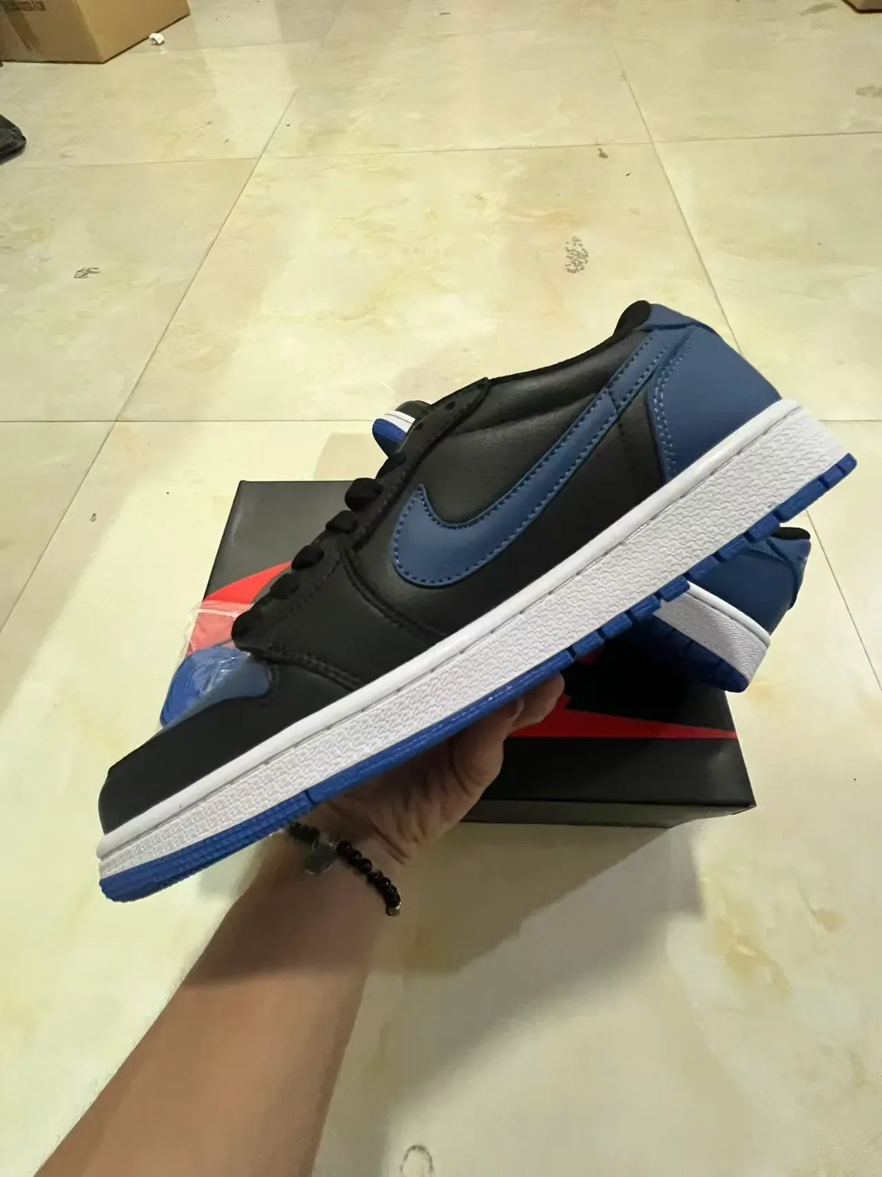 Nike Air Jordan 1 Black Royal Blue White tênis lifestyle 5
