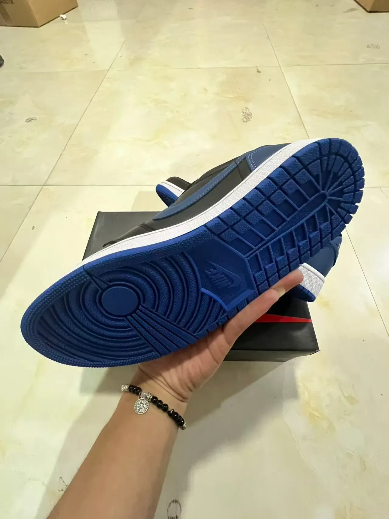 Nike Air Jordan 1 Black Royal Blue White tênis lifestyle 6