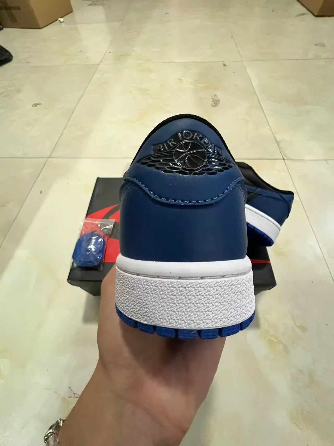 Nike Air Jordan 1 Black Royal Blue White tênis lifestyle 8