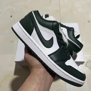 Nike Air Jordan 1 Low سينيكرز لايف ستايل أخضر داكن وأبيض