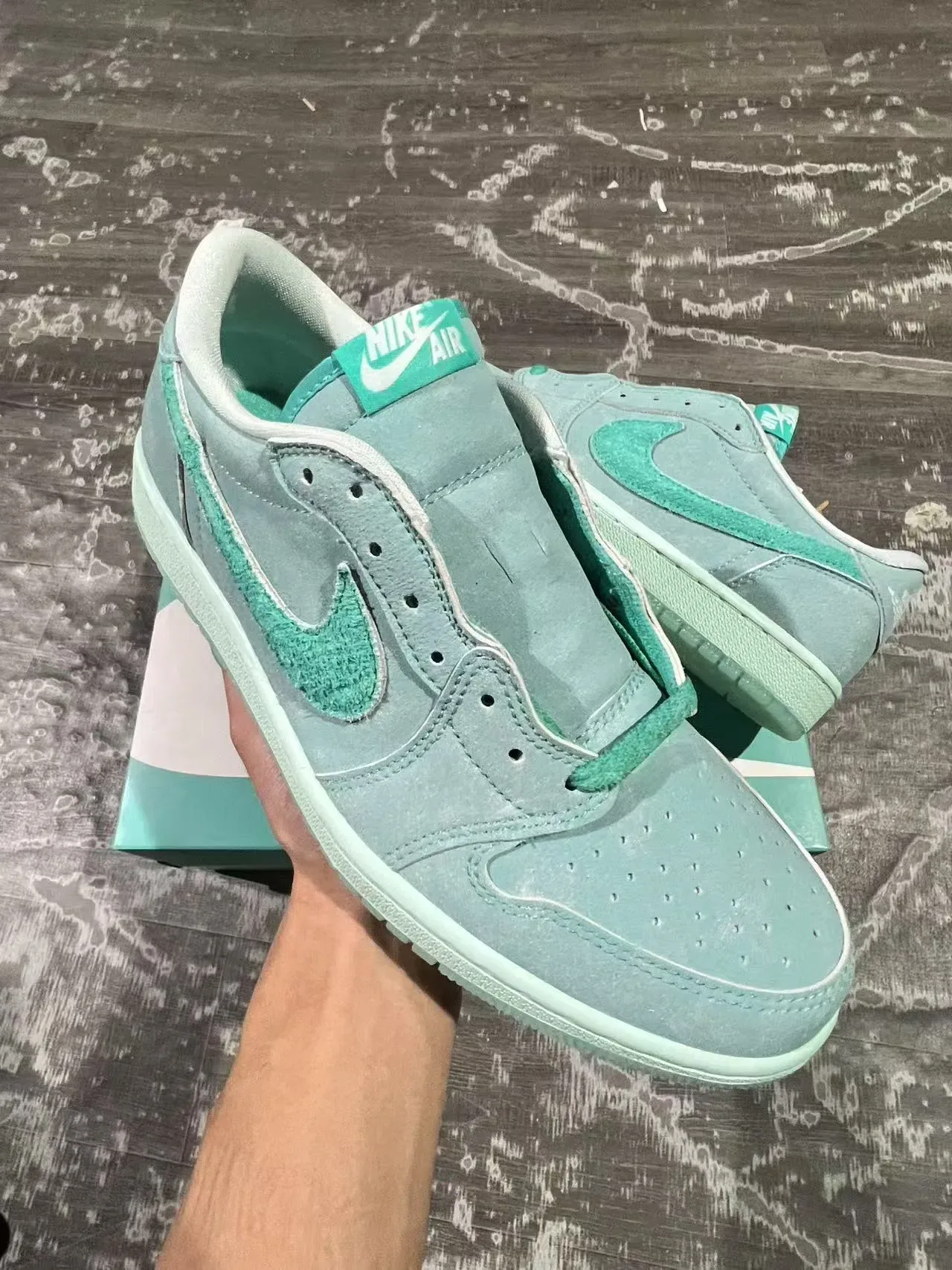 Sneakers lifestyle Nike Air Jordan 1 Low color vert menthe en daim 2