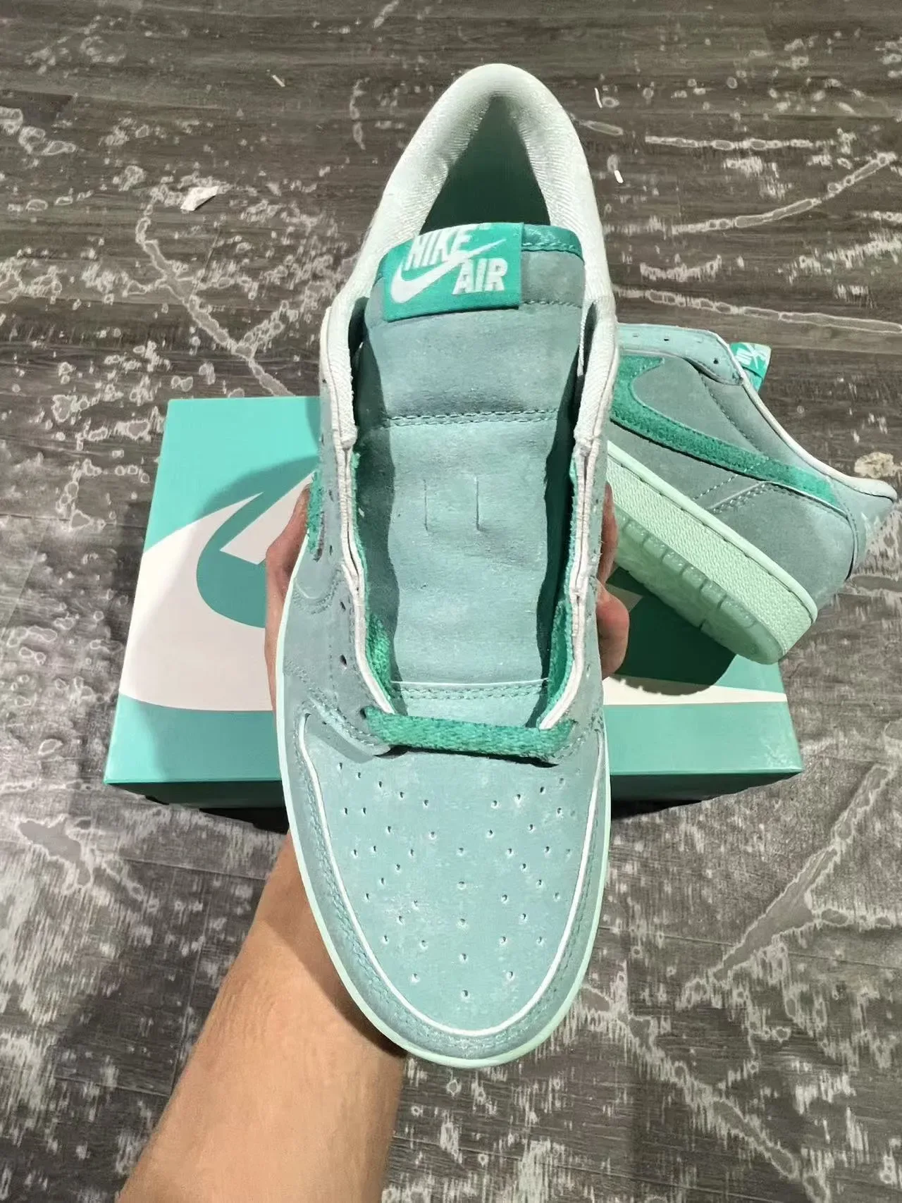 Sneakers lifestyle Nike Air Jordan 1 Low color vert menthe en daim 3
