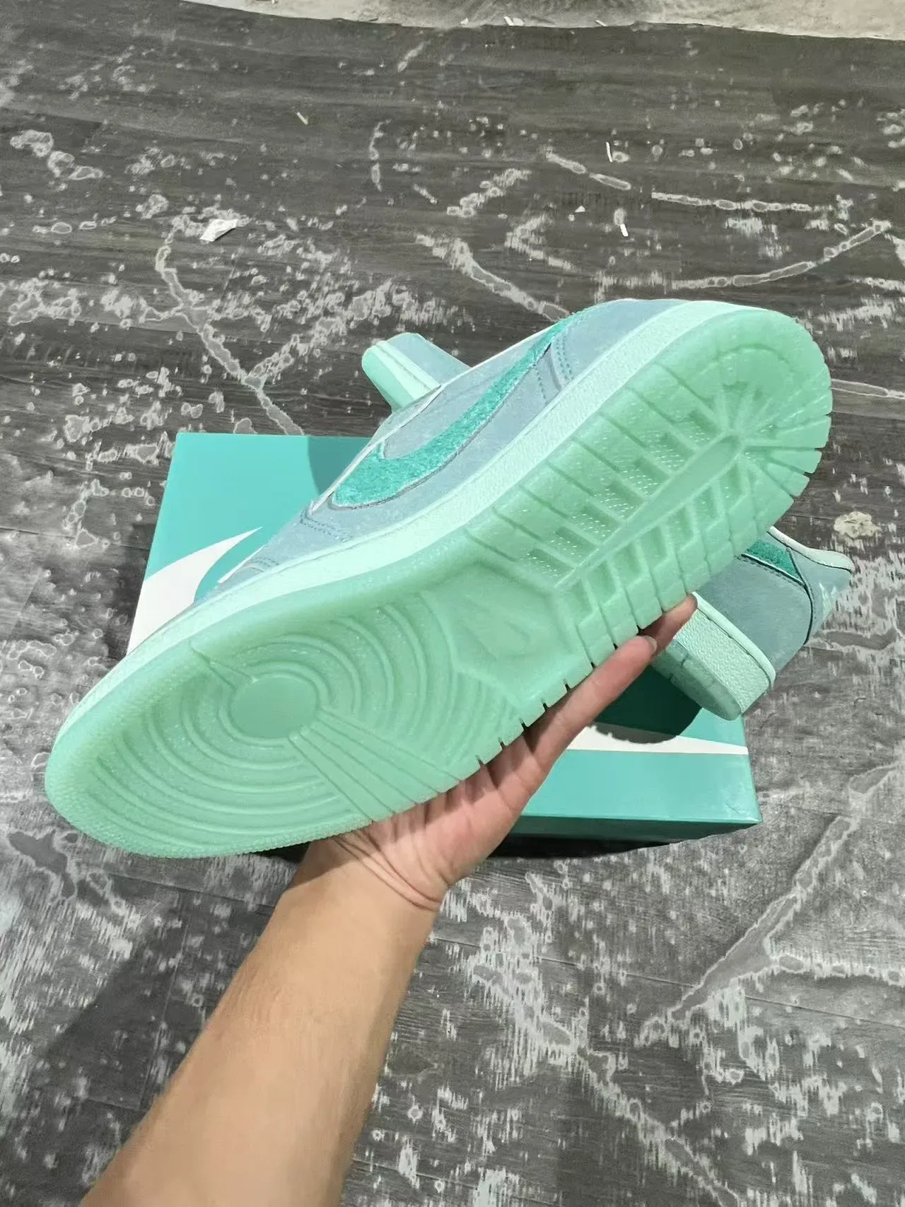 Sneakers lifestyle Nike Air Jordan 1 Low color vert menthe en daim 6