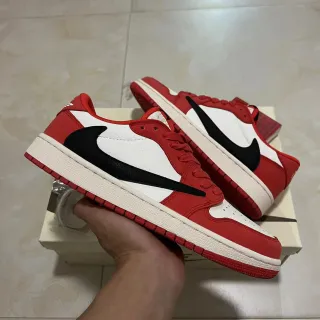 Nike Air Jordan 1 أحمر أبيض أسود لايف ستايل سينيكرز