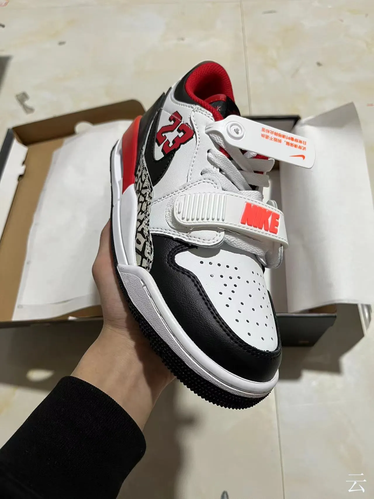 Nike Air Jordan Legacy 312 白黑红大象印花 篮球鞋 2