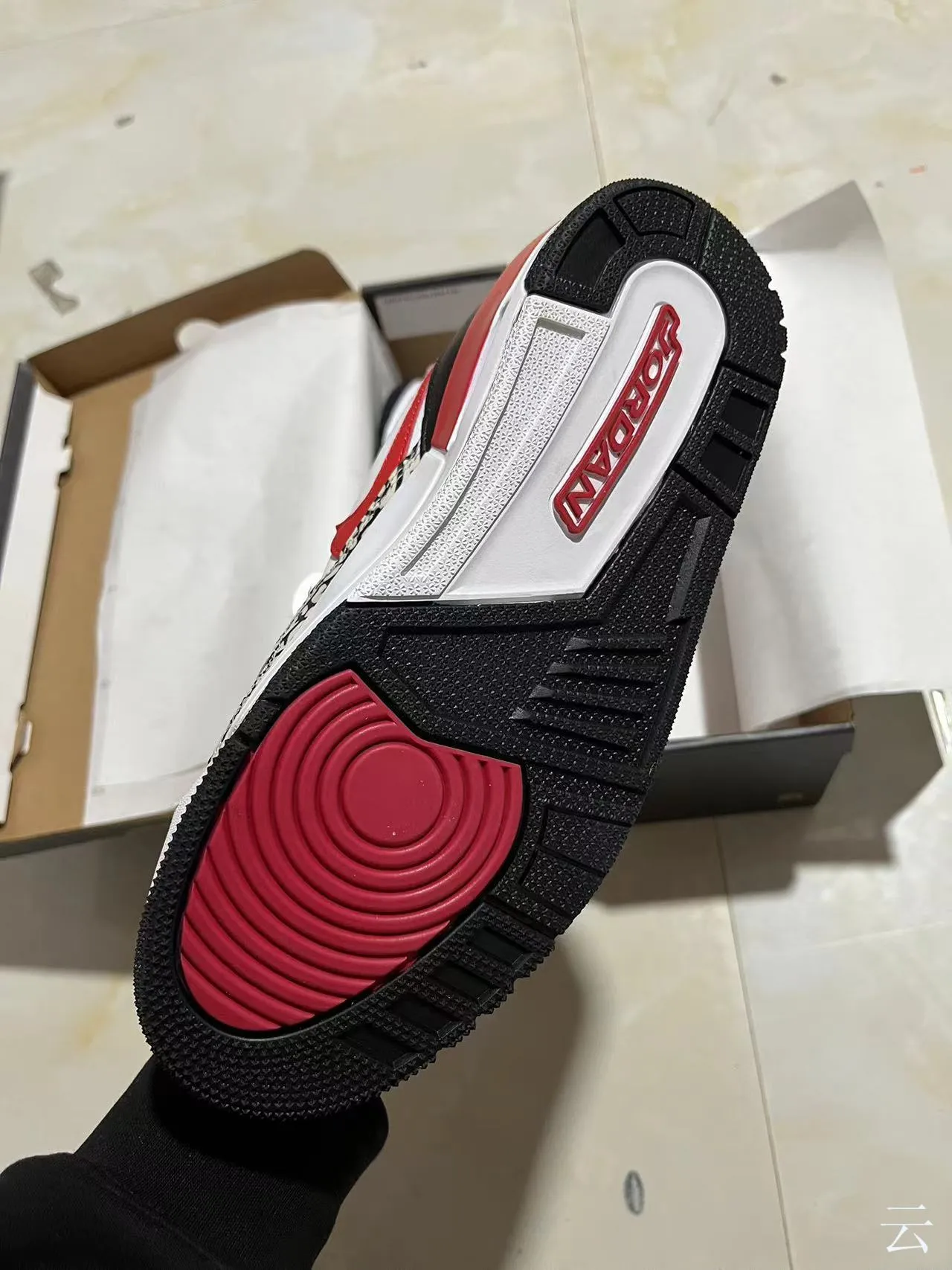 Nike Air Jordan Legacy 312 白黑红大象印花 篮球鞋 7