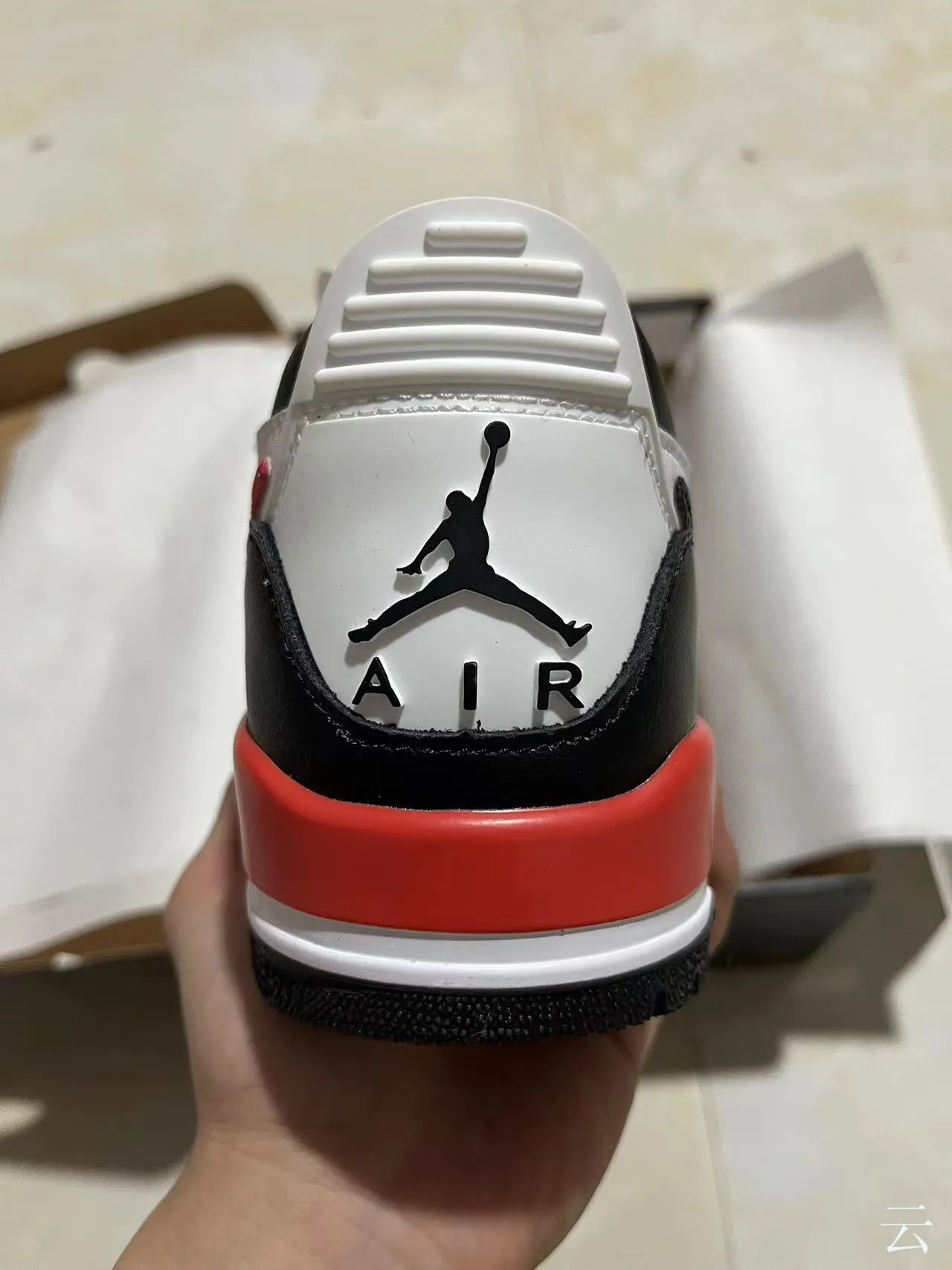 Nike Air Jordan Legacy 312 白黑红大象印花 篮球鞋 5