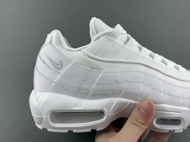 Nike Air Max 95 White Lifestyle Sneakers 3