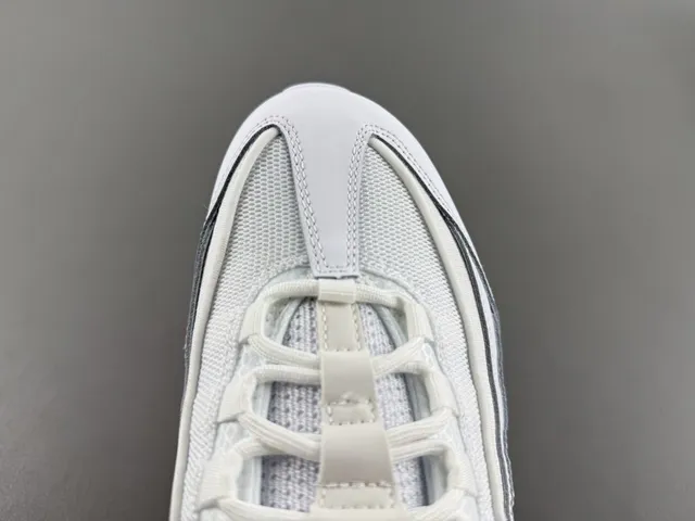 Nike Air Max 95 White Lifestyle Sneakers 5