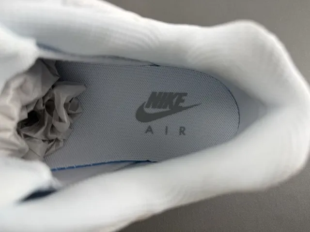 Nike Air Max 95 White Lifestyle Sneakers 7