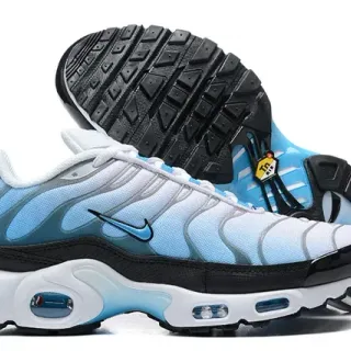 Nike Air Max Plus حذاء رياضي أنيق أزرق فاتح وأبيض