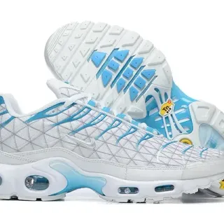 Nike Air Max Plus حذاء رياضي أبيض وأزرق فاتح نمط حياة