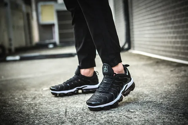 Nike Air VaporMax Plus Chaussures Lifestyle Noir Blanc 2