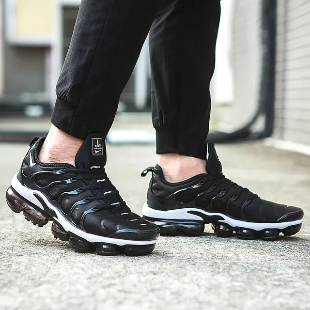 Nike Air VaporMax Plus Chaussures Lifestyle Noir Blanc 4