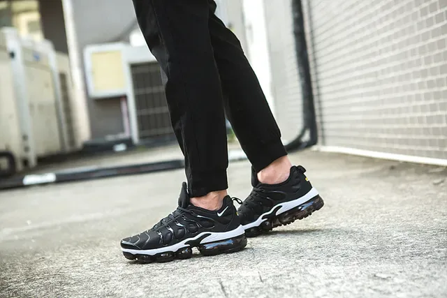 Nike Air VaporMax Plus Chaussures Lifestyle Noir Blanc 6