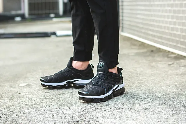 Nike Air VaporMax Plus Chaussures Lifestyle Noir Blanc 7