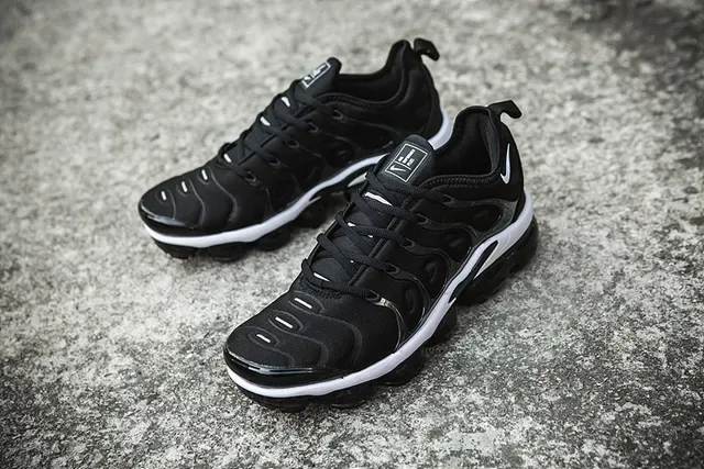 Nike Air VaporMax Plus Chaussures Lifestyle Noir Blanc 19