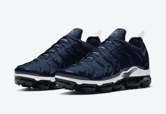 Nike Air VaporMax Plus Navy and White Lifestyle Sneakers 4