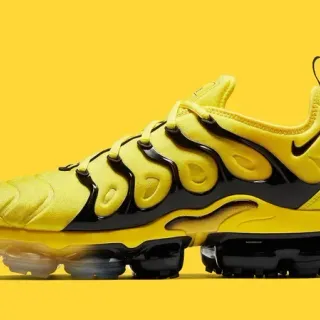 Nike Air VaporMax Plus أصفر أسود سنيكرز لايف ستايل