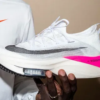 Nike Air Zoom Alphafly White Black Pink दौड़ने के जूते