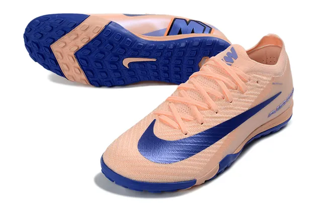 Nike 米色蓝针织鞋面低切领草皮足球鞋 3