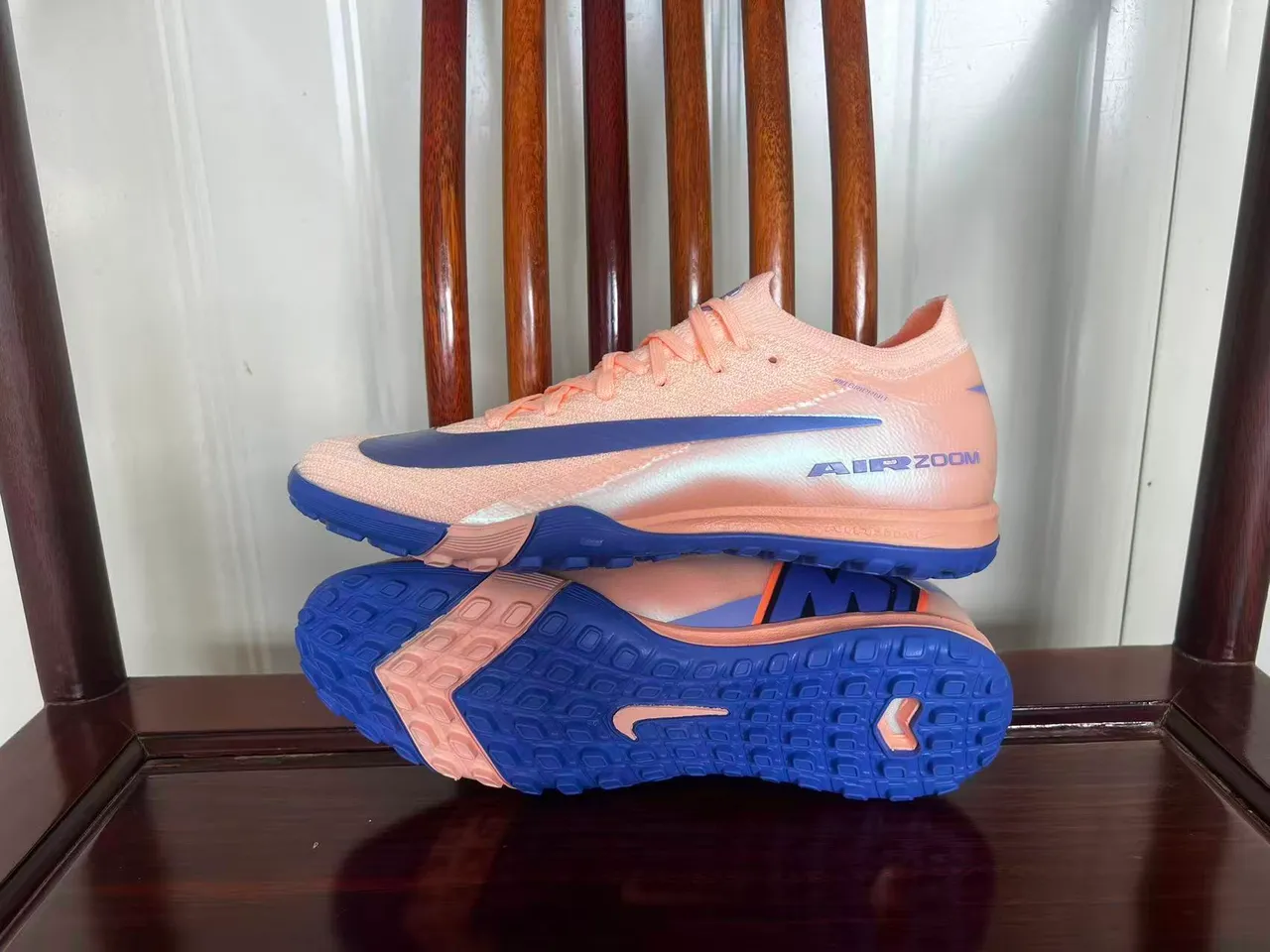 Nike 米色蓝针织鞋面低切领草皮足球鞋 7