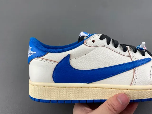 Nike Beige Blue Low-Top Perforated Toe Lifestyle Sneakers 3