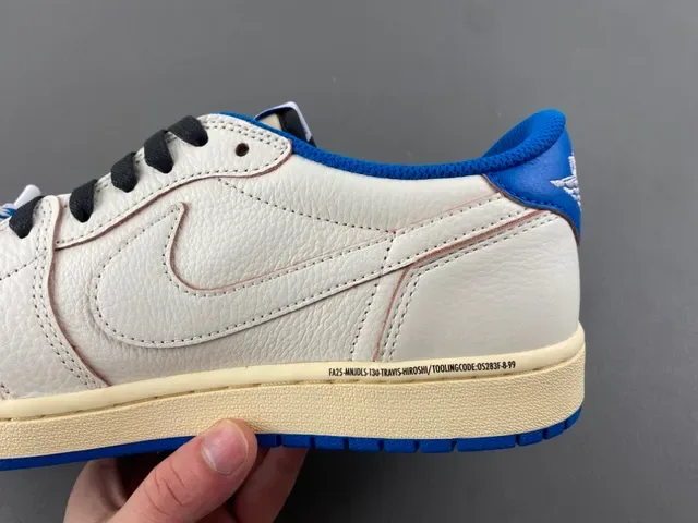 Nike Beige Blue Low-Top Perforated Toe Lifestyle Sneakers 5