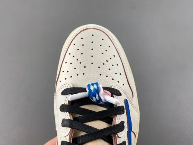 Nike Beige Blue Low-Top Perforated Toe Lifestyle Sneakers 6