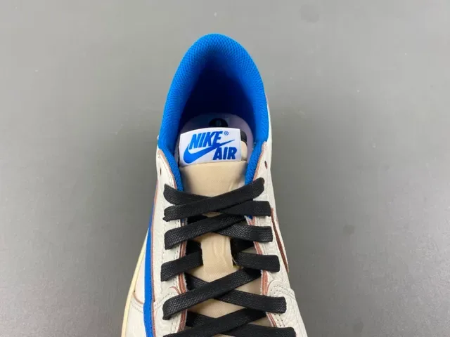 Nike Beige Blue Low-Top Perforated Toe Lifestyle Sneakers 7
