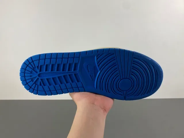 Nike Beige Blue Low-Top Perforated Toe Lifestyle Sneakers 8
