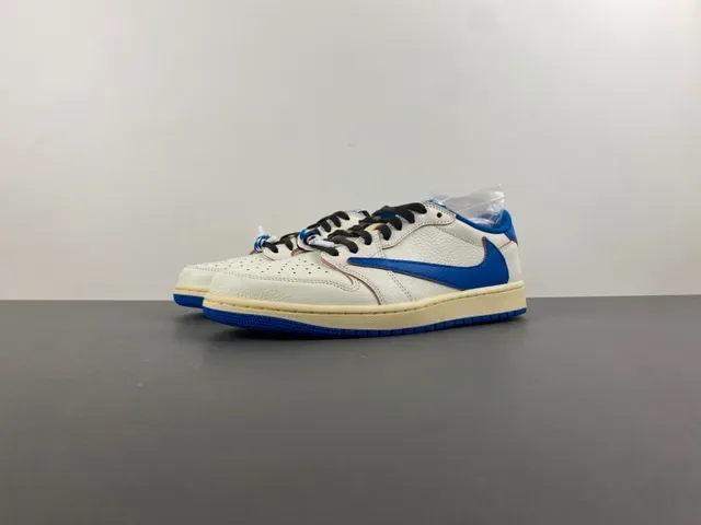 Nike Beige Blue Low-Top Perforated Toe Lifestyle Sneakers 11