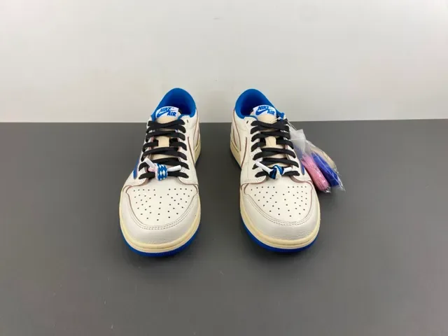 Nike Beige Blue Low-Top Perforated Toe Lifestyle Sneakers 12