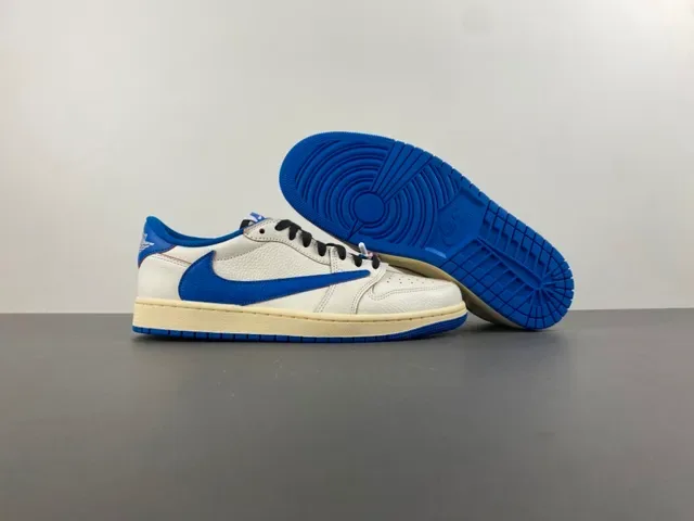 Nike Beige Blue Low-Top Perforated Toe Lifestyle Sneakers 13