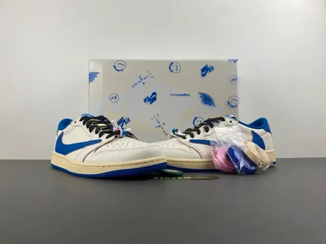 Nike Beige Blue Low-Top Perforated Toe Lifestyle Sneakers 14