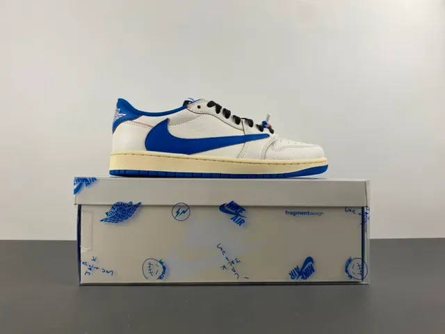 Nike Beige Blue Low-Top Perforated Toe Lifestyle Sneakers 16