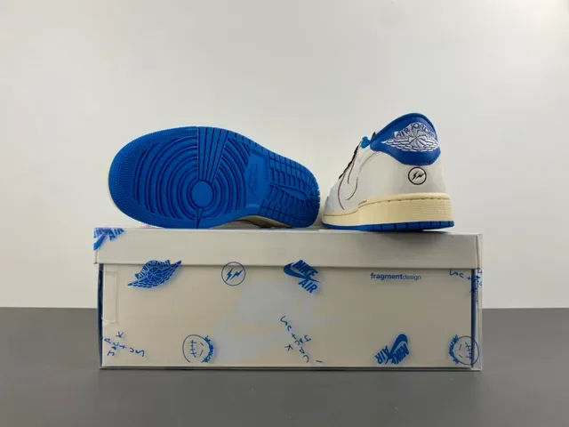 Nike Beige Blue Low-Top Perforated Toe Lifestyle Sneakers 17