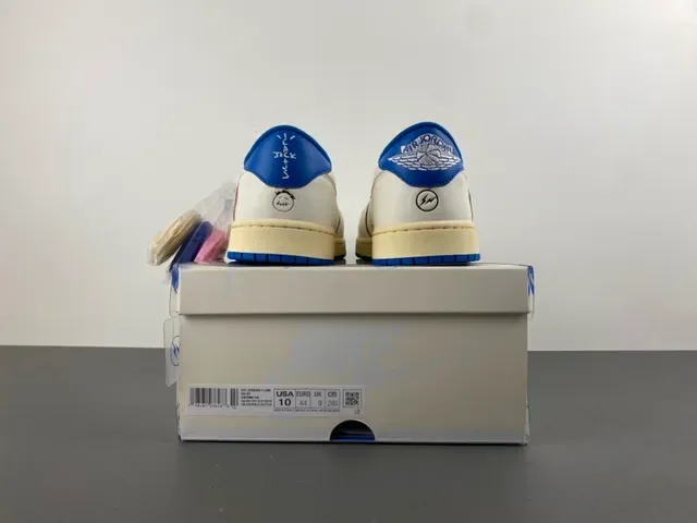 Nike Beige Blue Low-Top Perforated Toe Lifestyle Sneakers 18