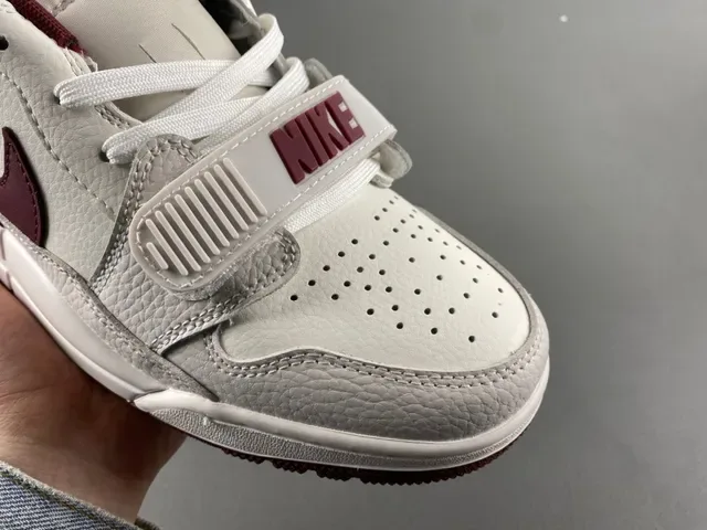 Baskets Lifestyle Nike Beige Burdeos Low-Top avec upper en matériau mixte 2