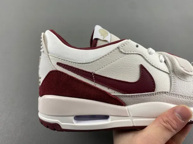 Baskets Lifestyle Nike Beige Burdeos Low-Top avec upper en matériau mixte 3