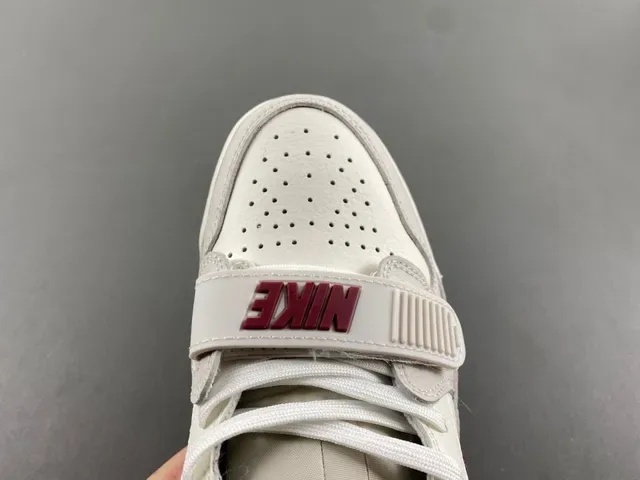 Baskets Lifestyle Nike Beige Burdeos Low-Top avec upper en matériau mixte 6