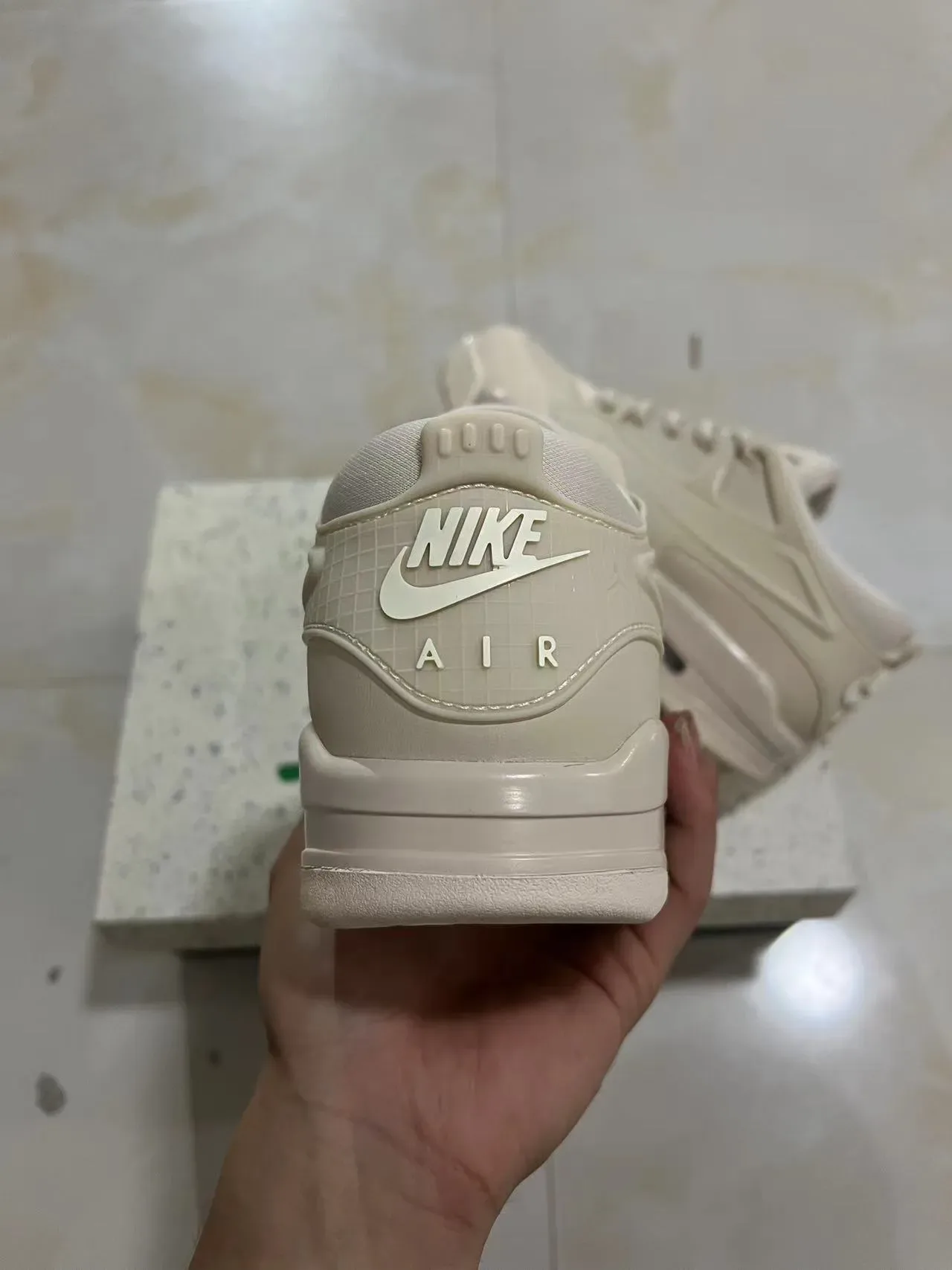 Nike भूरी एकरंग ऑफ-व्हाइट स्कल्प्टेड मिडसोल चंकी स्नीकर 8