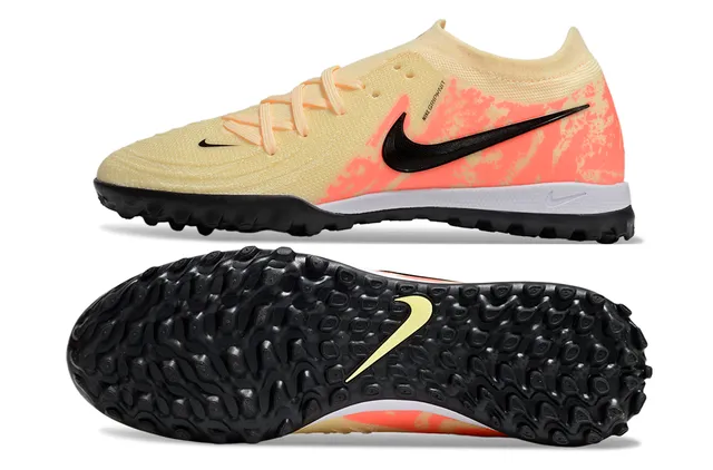 Nike Sapatos de futebol bege laranja com upper em tricô, overlay de camuflagem e turf 6