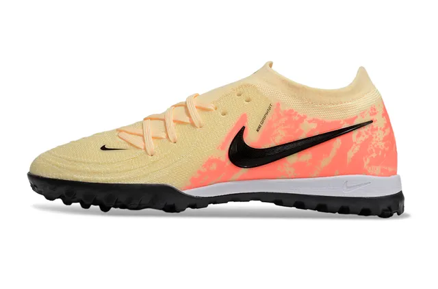 Nike Sapatos de futebol bege laranja com upper em tricô, overlay de camuflagem e turf 7