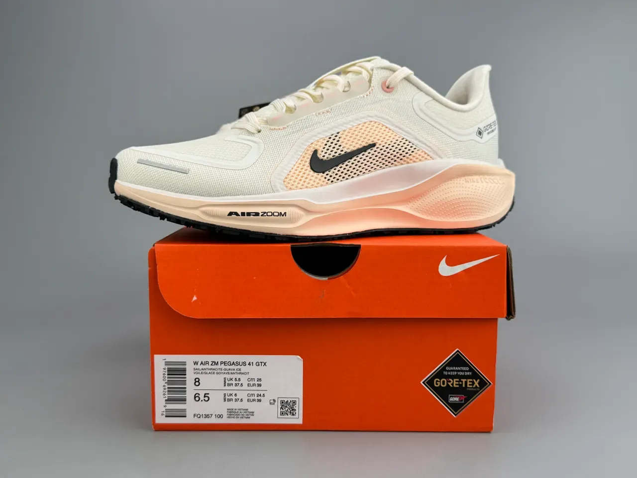 Nike Beige Pink Engineered Mesh Upper GORE-TEX Invisible Fit Running Shoes 2