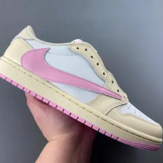 Nike Chaussures Lifestyle Beige et Rose tige en cuir basses