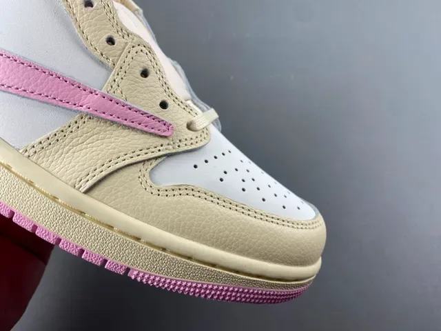 Nike Beige Pink Low-Top Leather Upper Lifestyle Sneakers 2